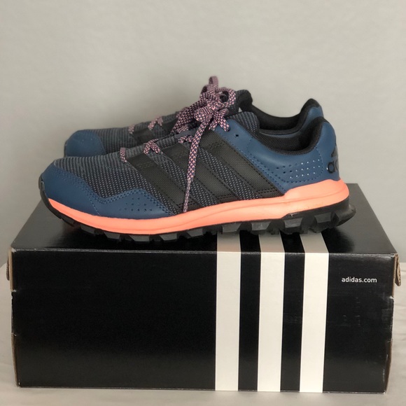 Adidas running / hiking shoe - Picture 3 of 4